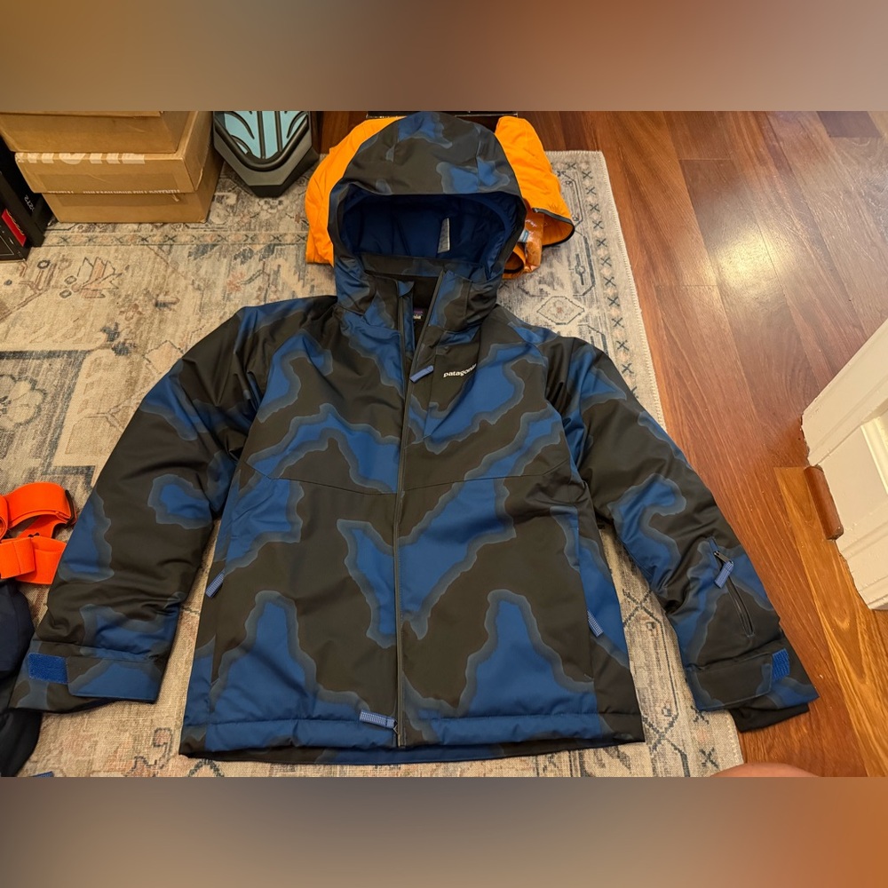 Brand new Patagonia Kids Blue and Black Camouflage Puffer Jacket ski shell